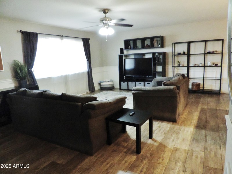 764 N Thunderbird DR 006