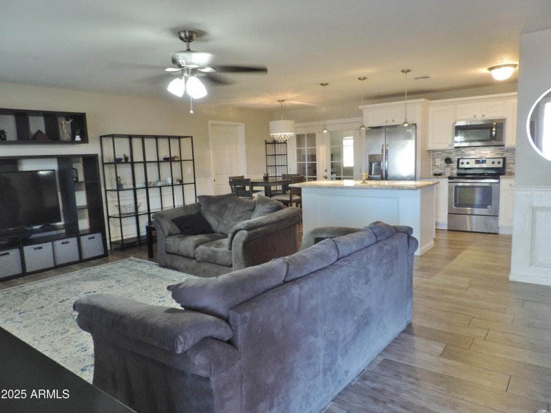 764 N Thunderbird DR 011