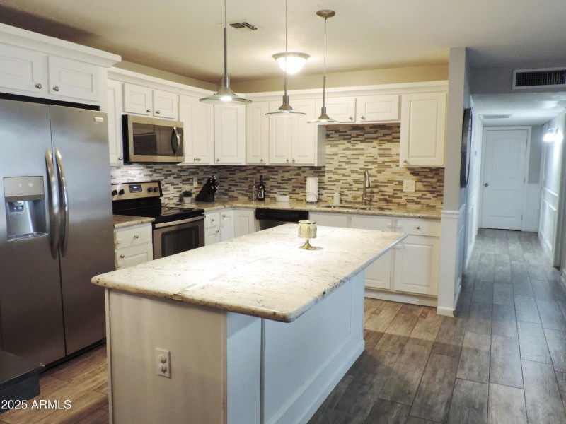 764 N Thunderbird DR 017