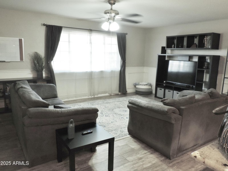 764 N Thunderbird DR 025