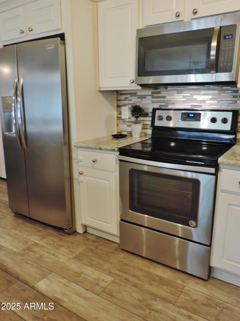 764 N Thunderbird DR 027