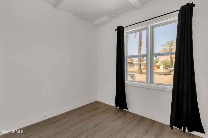 23-web-or-mls-325-n-17th-dr-a-b-c