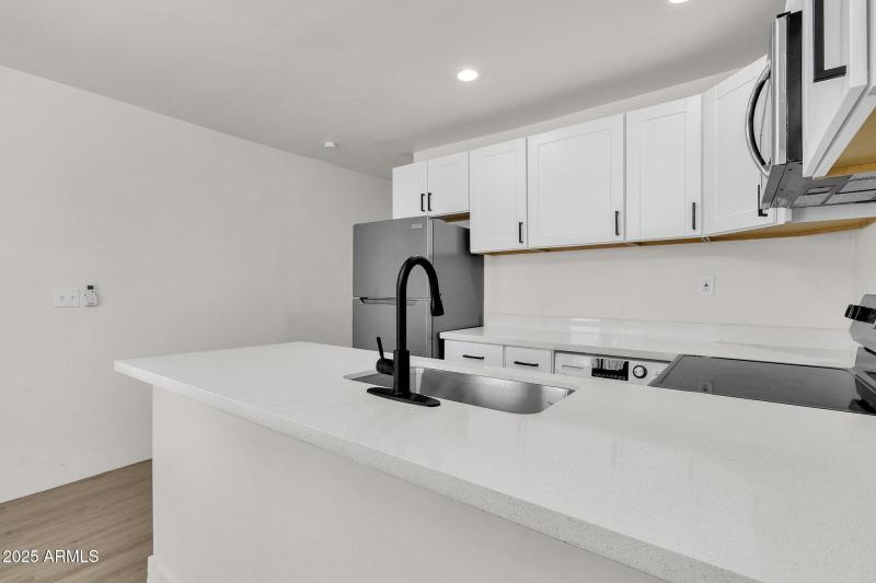 35-web-or-mls-325-n-17th-dr-a-b-c