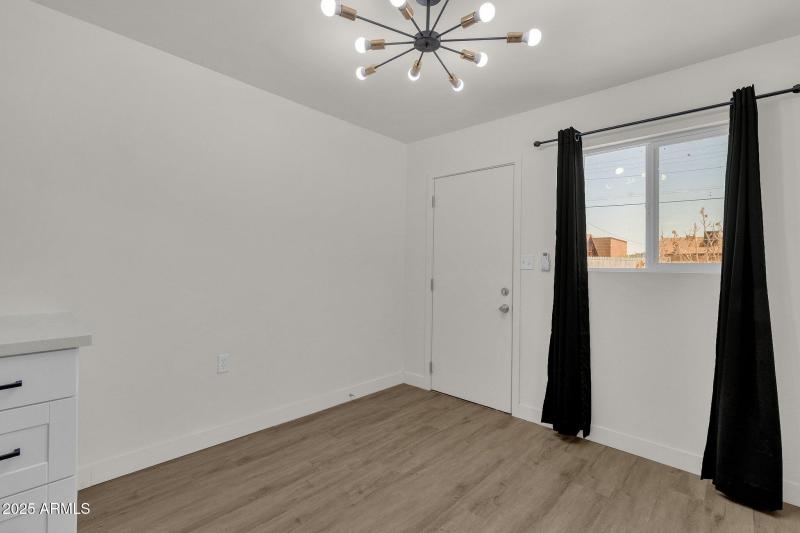 50-web-or-mls-325-n-17th-dr-a-b-c