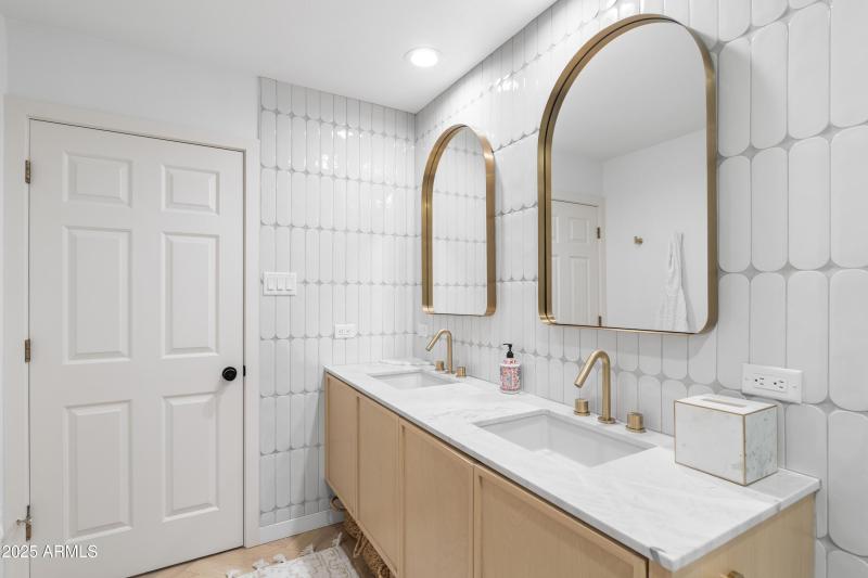 037_Primary Bathroom