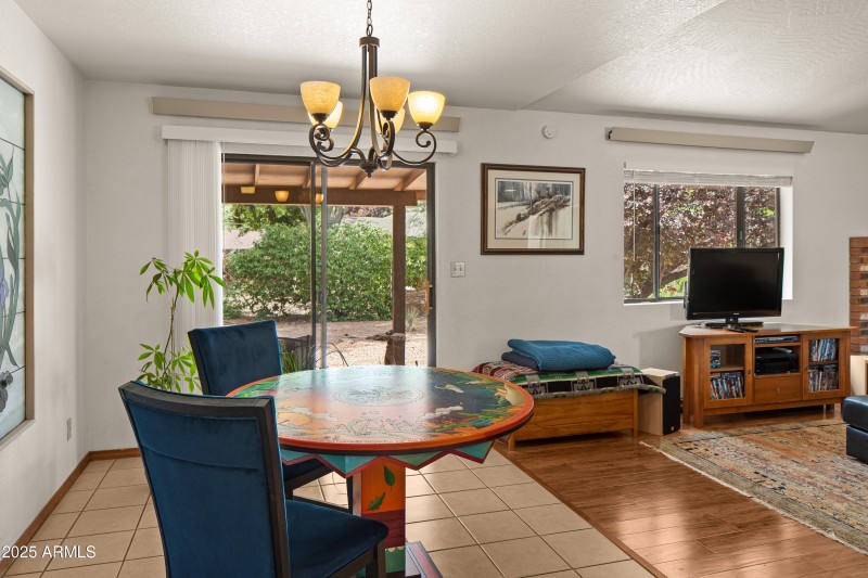 SLIDERS OUT TO PATIO