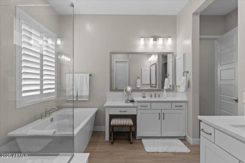 041-Primary bathroom