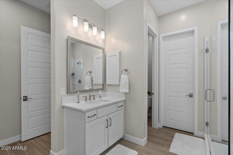 042-Primary bathroom