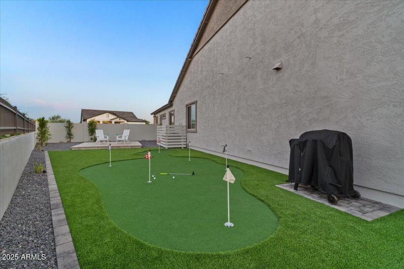 073-Putting green twilight