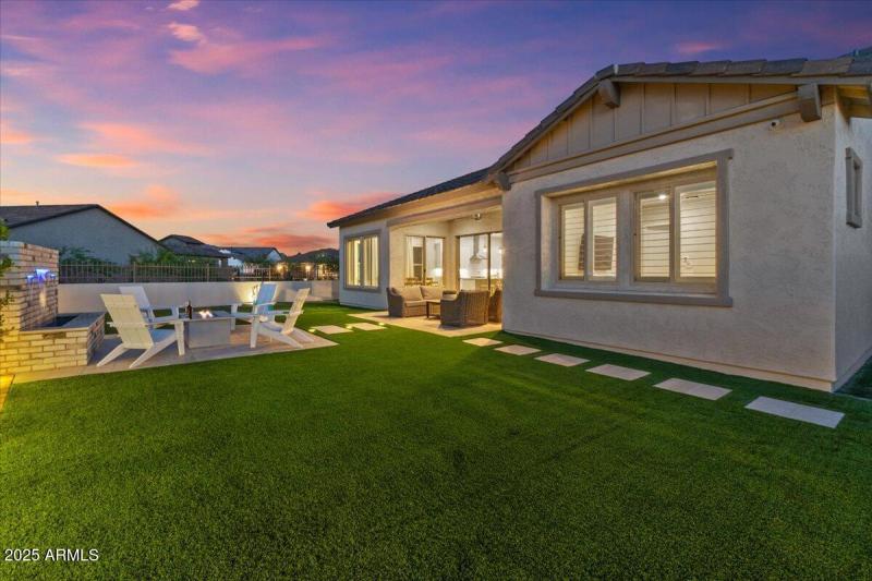 085-Back yard twilight