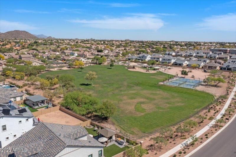 095-Aerial community park