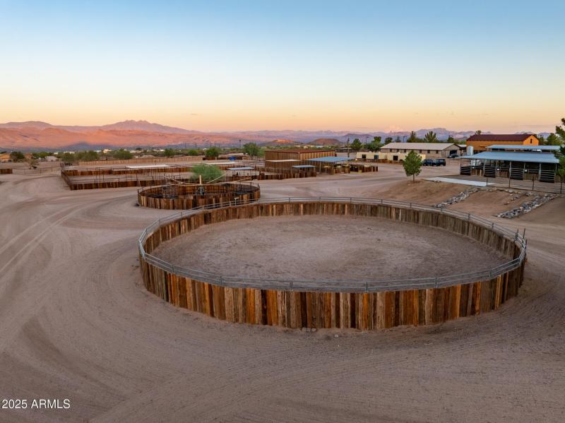 Round pen and hot walker