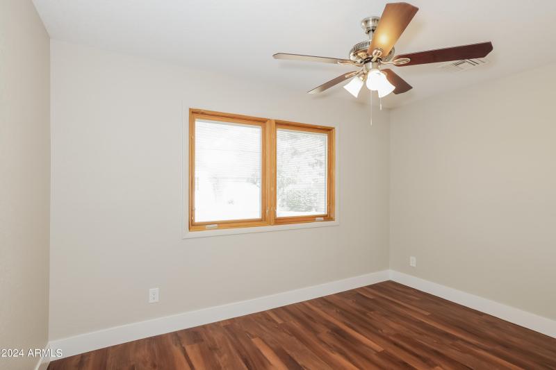 025-photo-bedroom-12090832