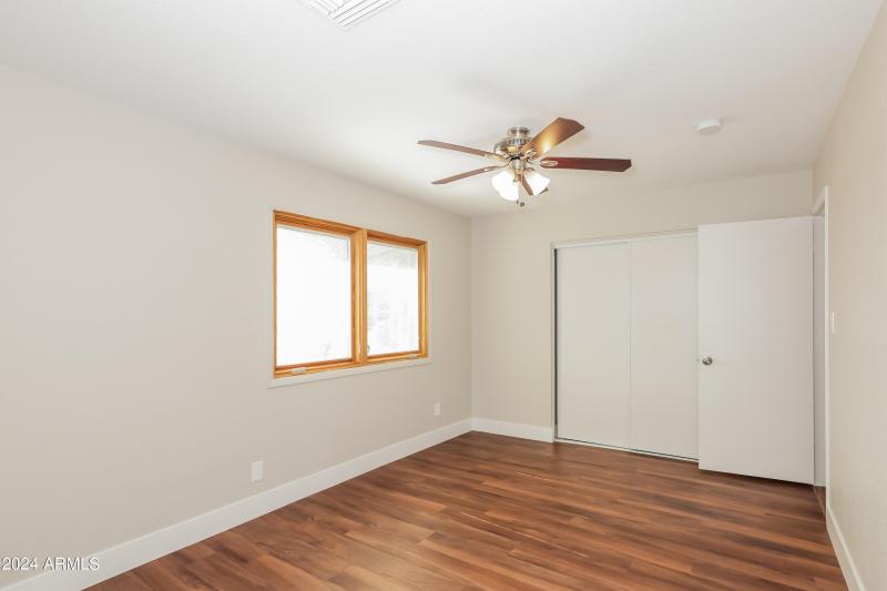 027-photo-bedroom-12090845