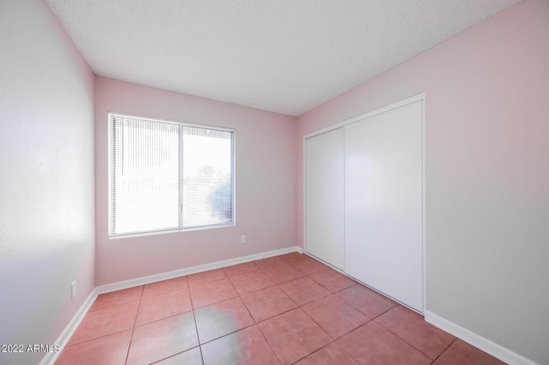 011-photo-bedroom-10999255