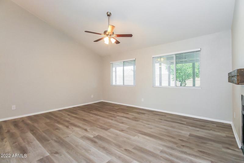 004-photo-living-room-11595976