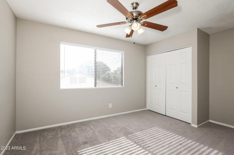 012-photo-bedroom-7015369