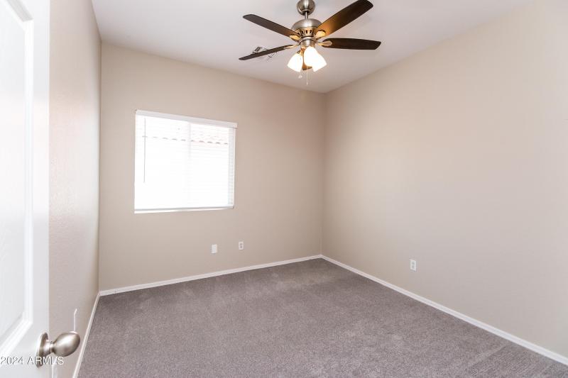 012-photo-bedroom-6916498