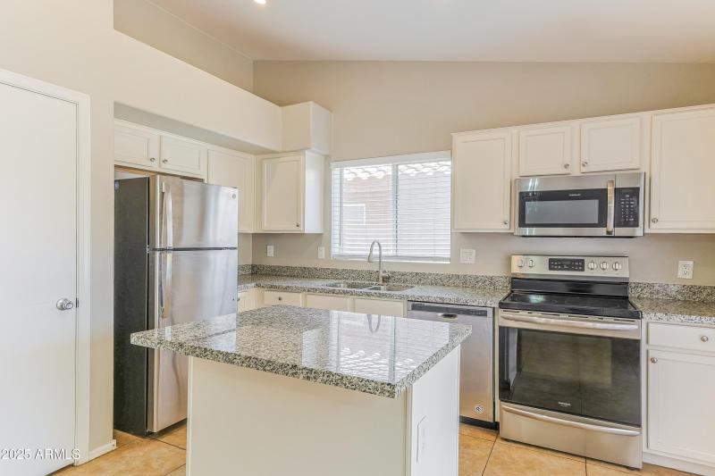 021-photo-kitchen-12948009