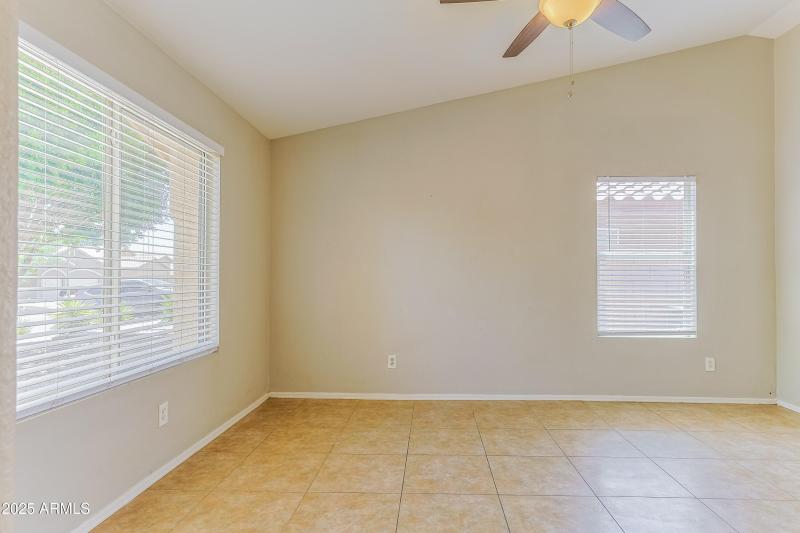 028-photo-bedroom-12948007