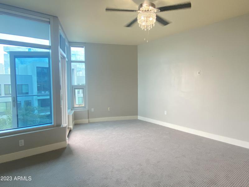 Master Bedroom w:Balcony