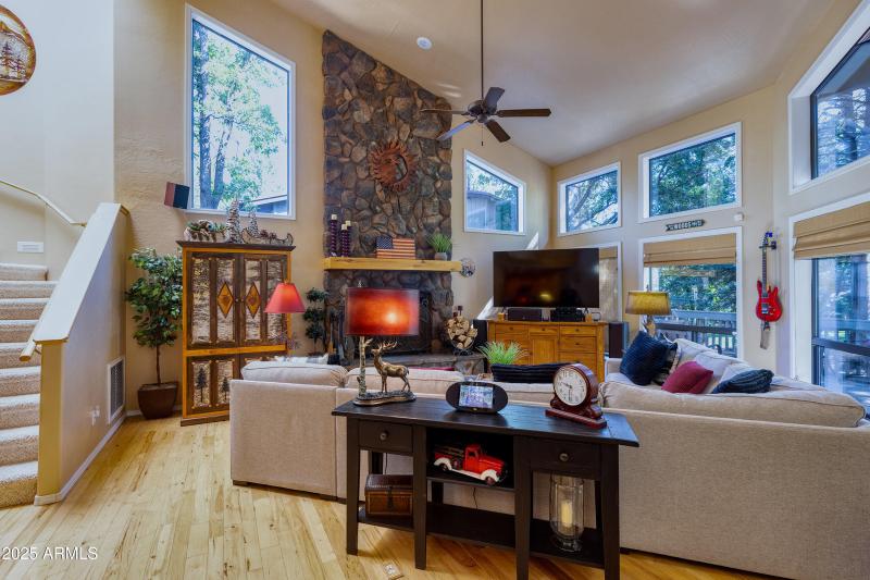 013_photo14_3723_crown_dancer_dr._pt_kar