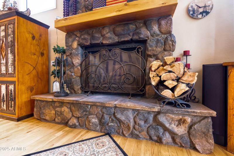 017_photo17_3723_crown_dancer_dr._pt_kar