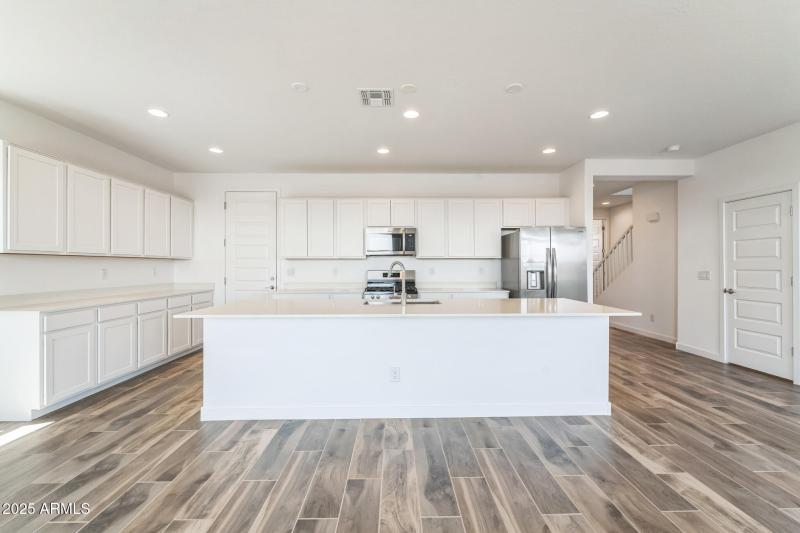 18_10103_E_Ulysses_Ave_Mesa_AZ_85212_USA