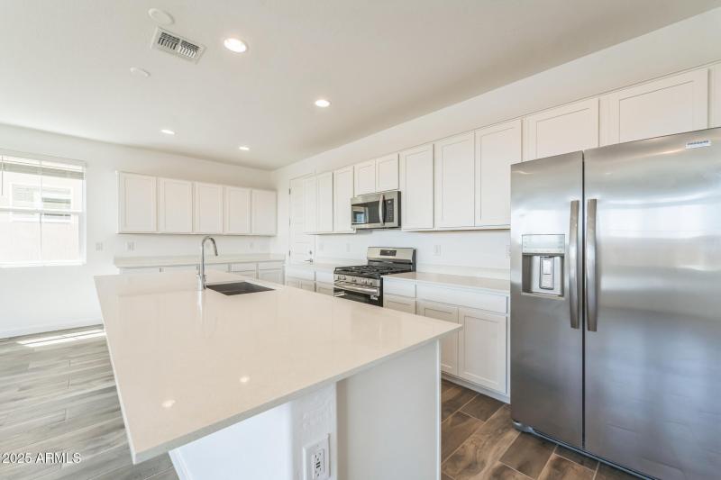 21_10103_E_Ulysses_Ave_Mesa_AZ_85212_USA