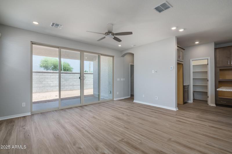 4) GREAT ROOM_tv wall