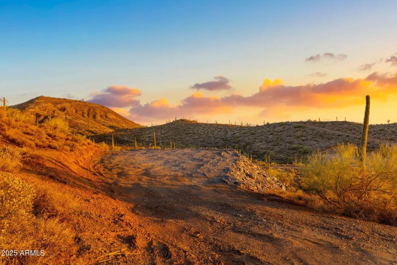 20 acres in Cave Creek