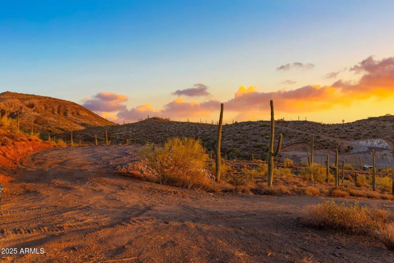 Minutes To Down Town Cave Creek