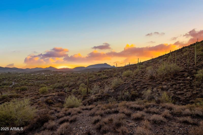 20 acres in Cave Creek