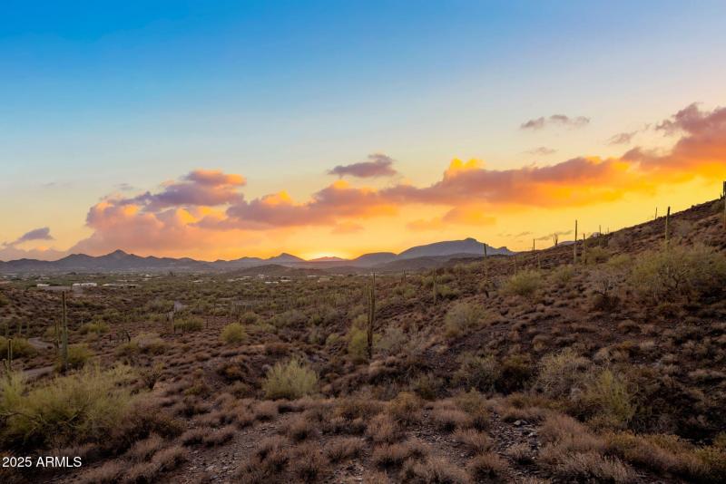 20 acres in Cave Creek