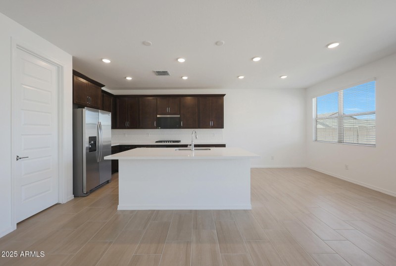 PHX_Lot 2127_Lagoon_4190_Kitchen (2)