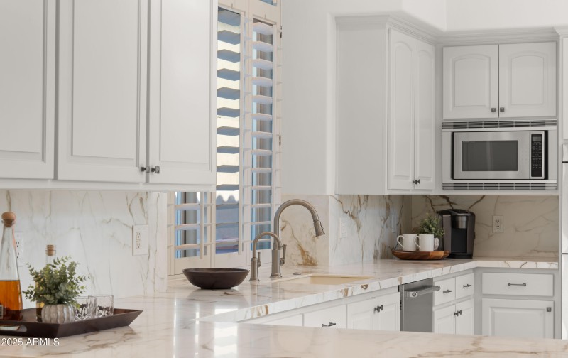 SapienStone Countertops and Back Splash