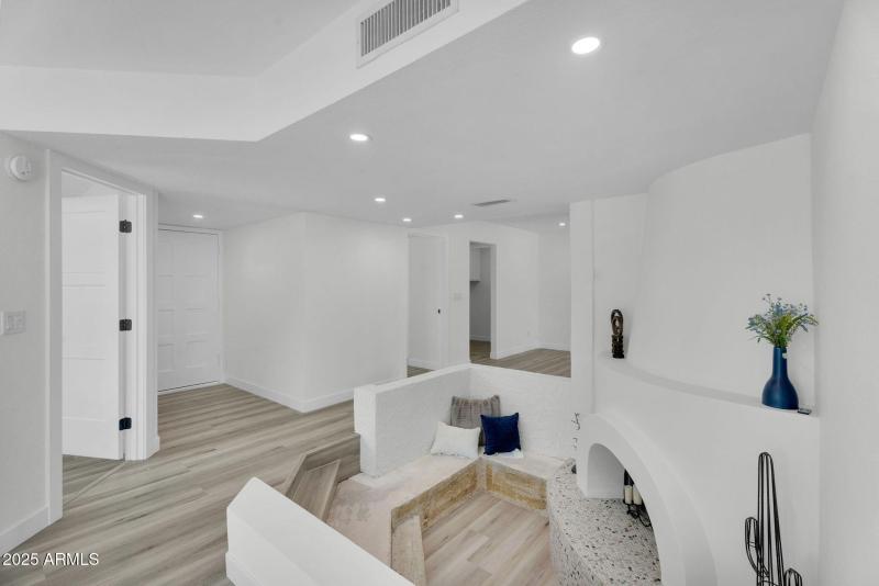 7-web-or-mls-4727 E Euclid Ave -7