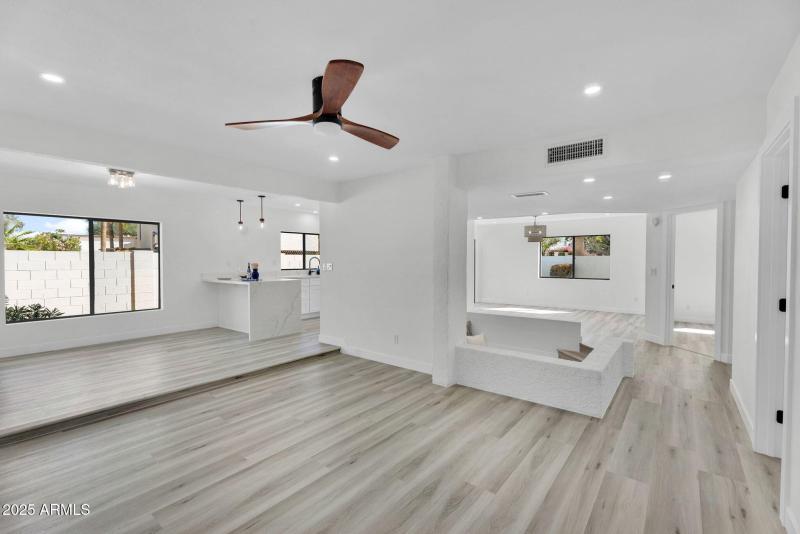 11-web-or-mls-4727 E Euclid Ave -13