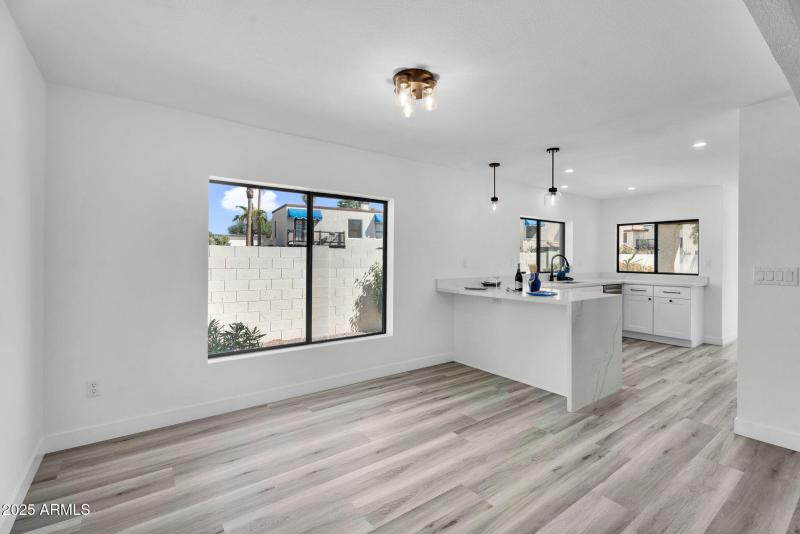 13-web-or-mls-4727 E Euclid Ave -15