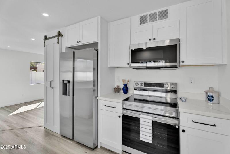 15-web-or-mls-4727 E Euclid Ave -17