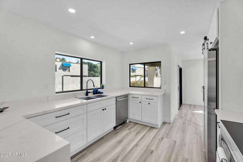 18-web-or-mls-4727 E Euclid Ave -21