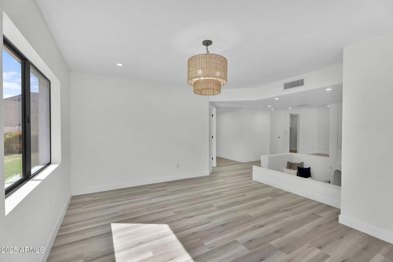 21-web-or-mls-4727 E Euclid Ave -8