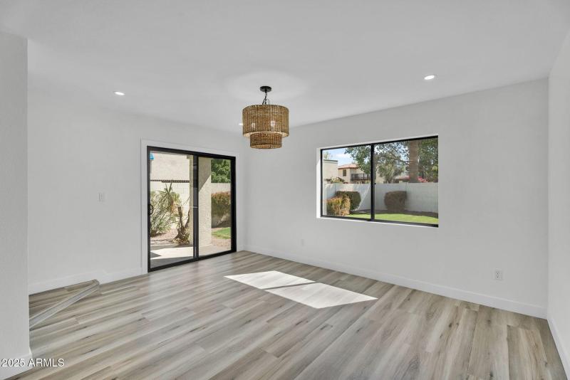 22-web-or-mls-4727 E Euclid Ave -9