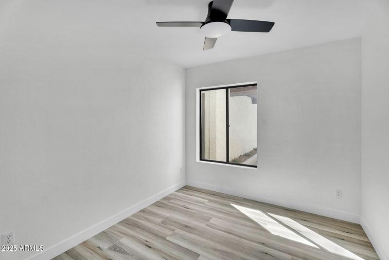 31-web-or-mls-4727 E Euclid Ave -31