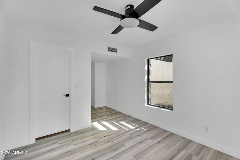 33-web-or-mls-4727 E Euclid Ave -33