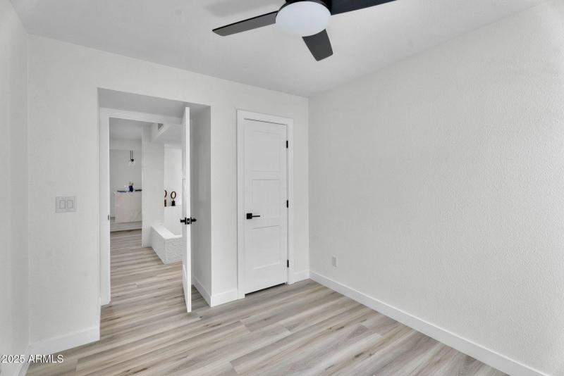 34-web-or-mls-4727 E Euclid Ave -34