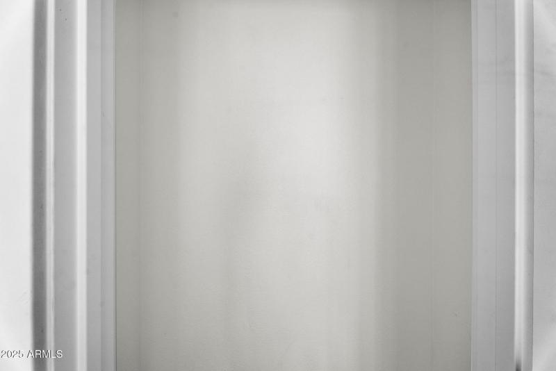 38-web-or-mls-4727 E Euclid Ave -38