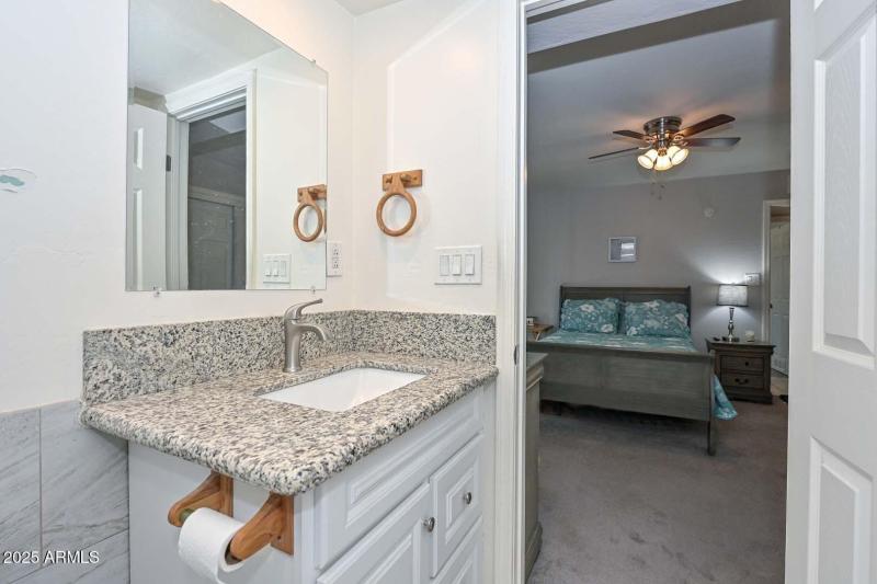 Ensuite Vanity – Granite Countertop