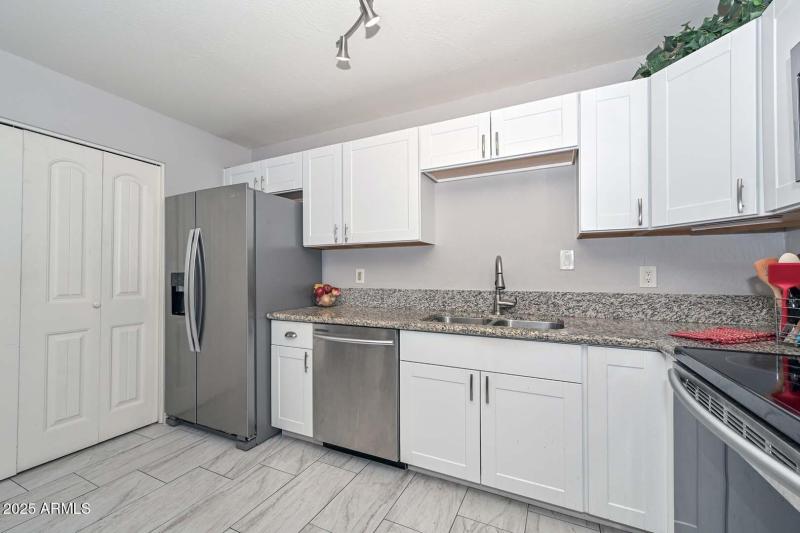 Granite Counter top with Stainless Steel