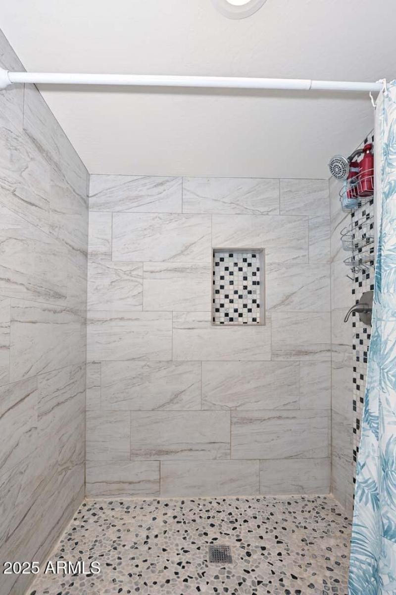 Walk-In Shower – Pebble Tile Floor